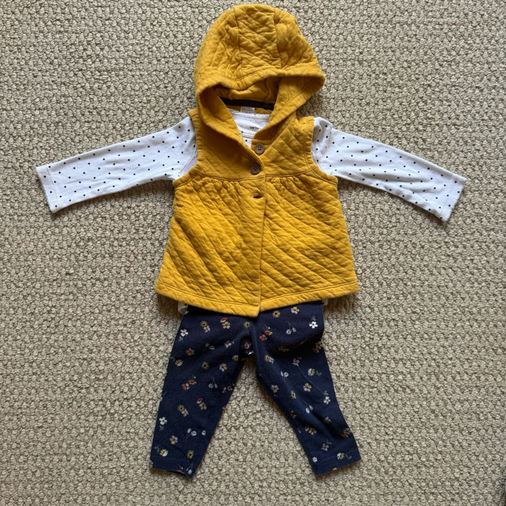 Carter’s 18m 3 piece outfit set / yellow vest, white long sleeves, navy leggings